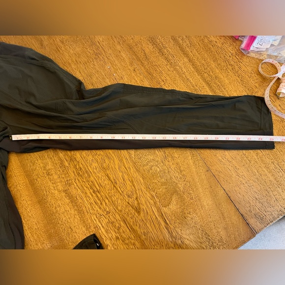 Lululemon Dance Studio Crop Joggers Sweatpants 25" - Dark Olive - Size 4 - Picture 13 of 16